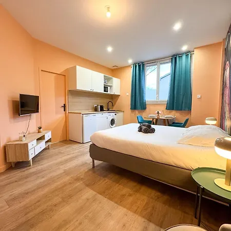 Tropical Setting - - Hospitals - Eurexpo Appartement Lyon
